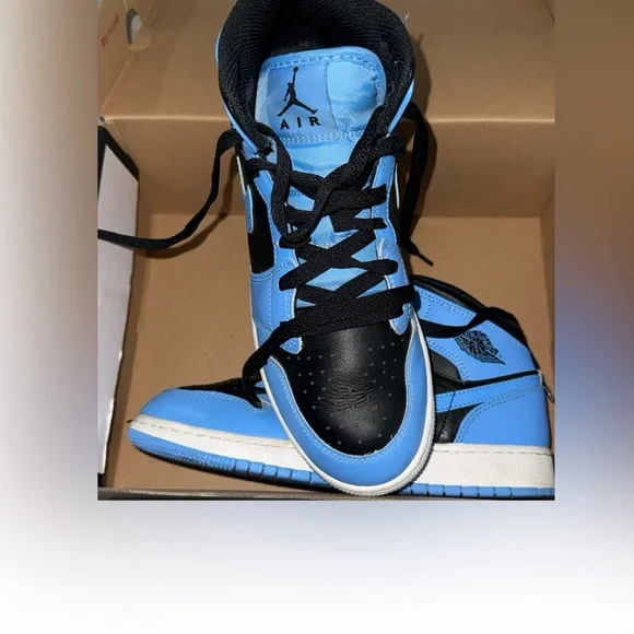 Nike Air Jordan 1 Mid GS Black University Blue Size 6.5Y Gently Used with box - Picture 7 of 11